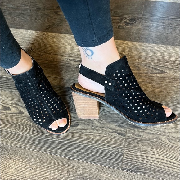 Chinese Laundry Cutout Heeled Sandals - Picture 1 of 4